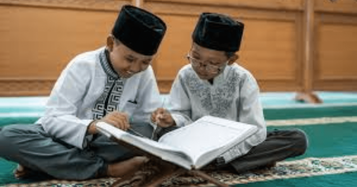 10 Adab Membaca dan Menyentuh Al-Qur’an