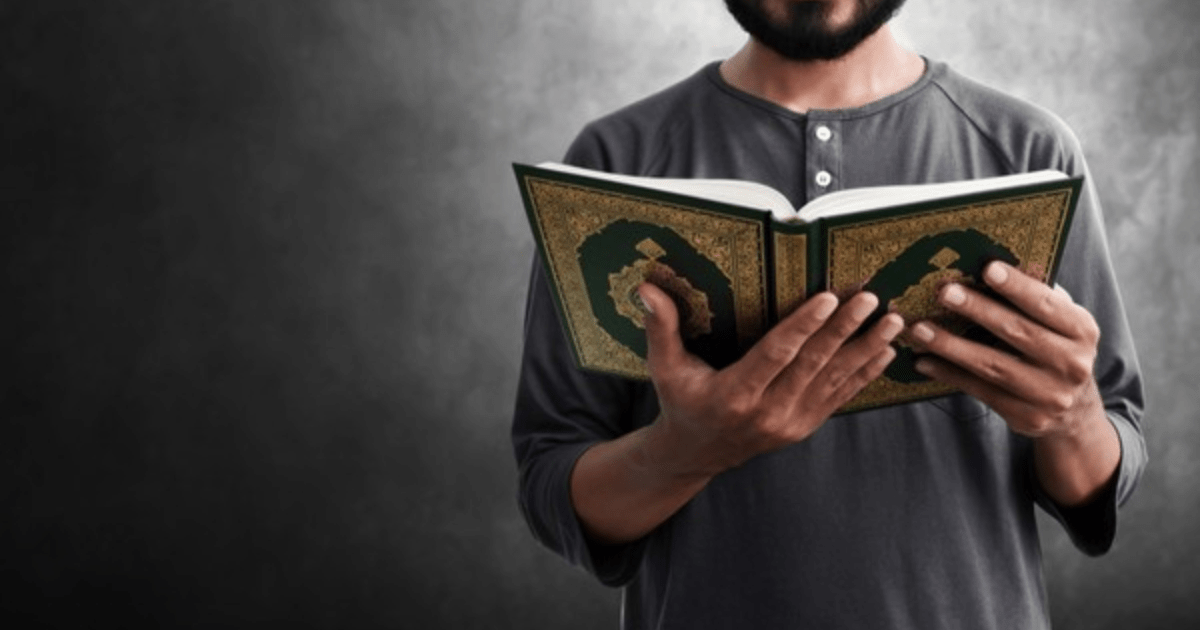 Adab Membaca dan Menyentuh Al-Qur’an