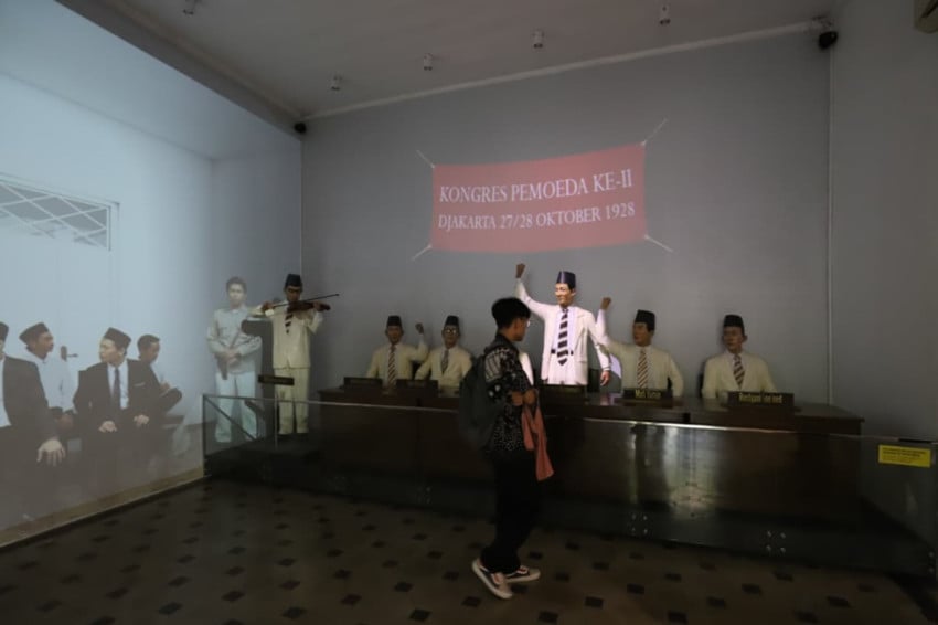 Teks Sumpah Pemuda Lengkap & Tokoh Pentingnya (Wajib Tahu!)