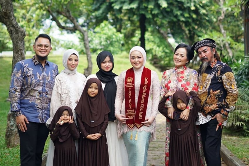 Keren! Putri Limbad Raih Gelar S2 Cum Laude, Bikin Bangga!