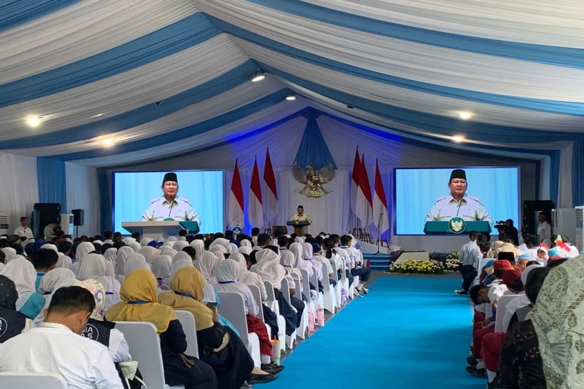 Prabowo Beri Smartboard untuk 288 Ribu Sekolah, Terbesar di Dunia