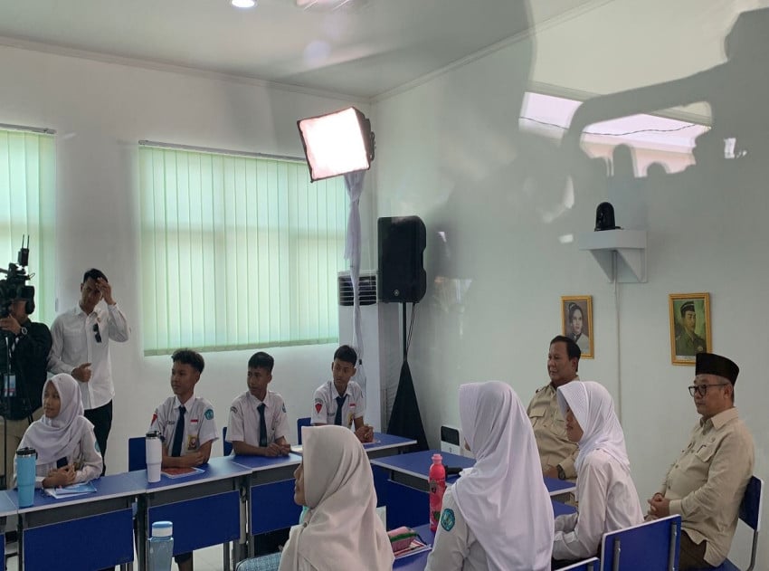 Prabowo Digitalisasi Pendidikan: Smartboard Bikin Belajar Asyik!