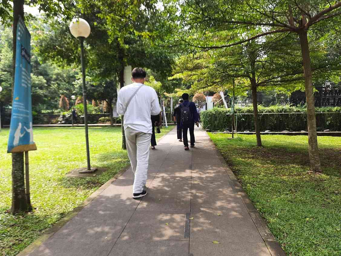 Filosofi di Setiap Langkah: Meresapi Makna Jalan Kaki