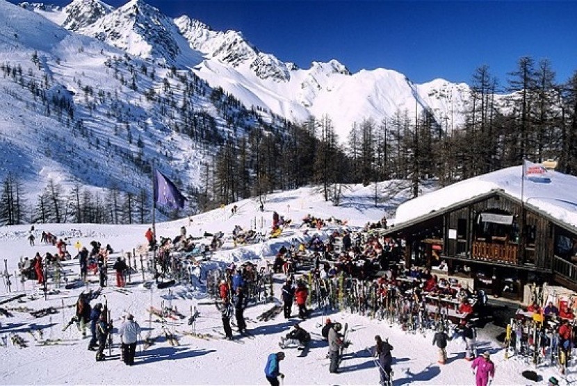 Kebakaran Tragis di Resor Ski Swiss: Analisis Mendalam