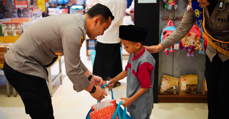 Polres Bogor Ajak 80 Anak Yatim Piatu Ilustrasi polres bogor untuk artikel Polres Bogor Ajak 80 Anak Yatim Piatu Belanja dan Nonton